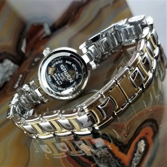 New Vintage Women\'s GRUEN Gold & Silver Designer Style Bracelet Watch Easy Read main image 4